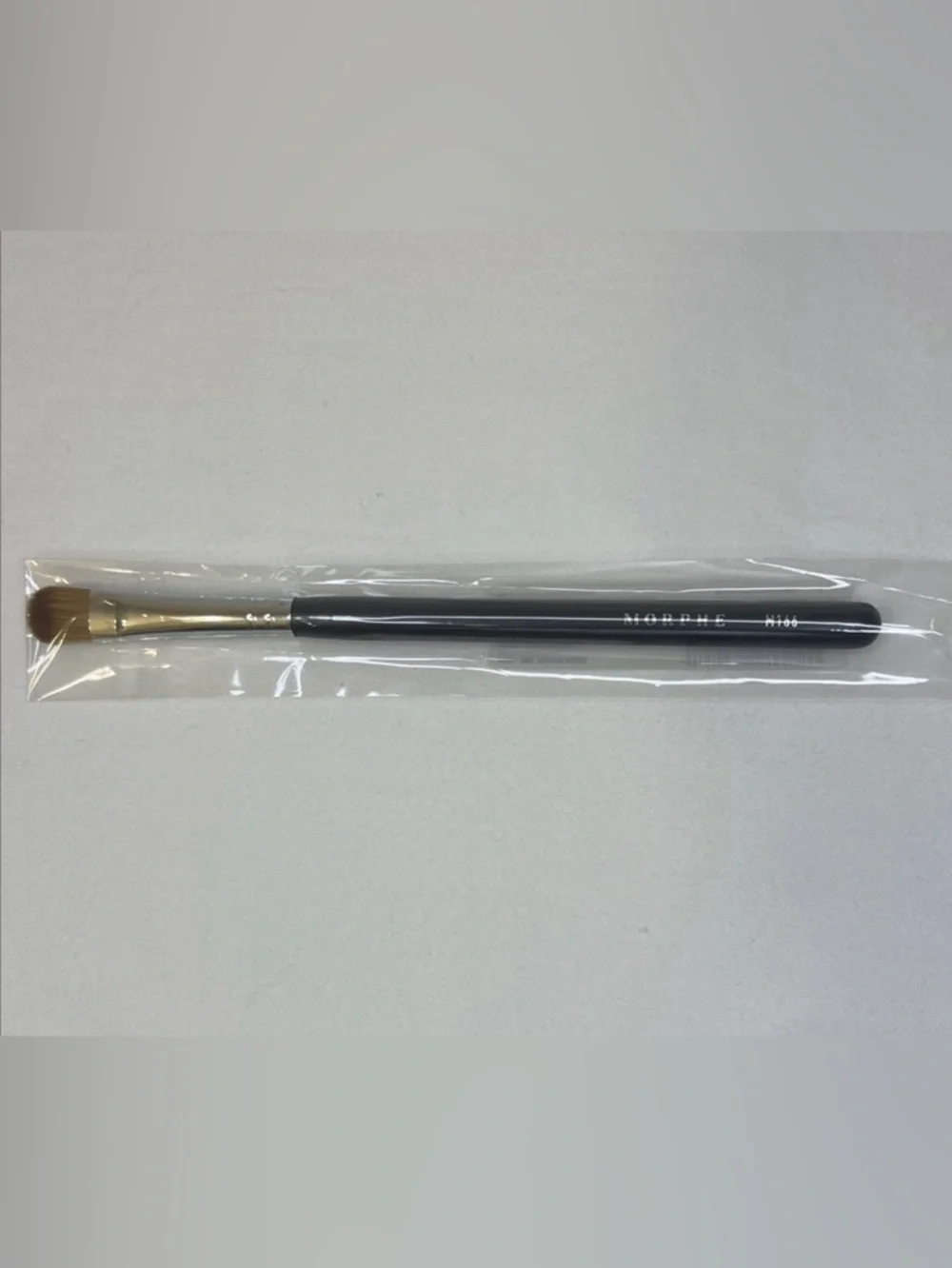 Morphe M166 Oval Eyeshadow Brush
